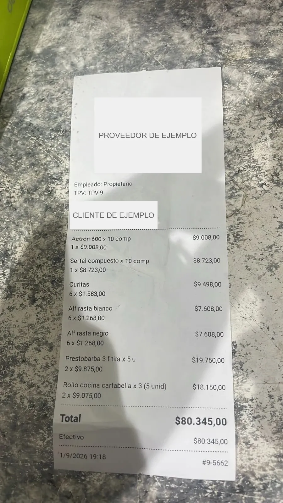 Foto de una boleta de proveedor con renglones y total